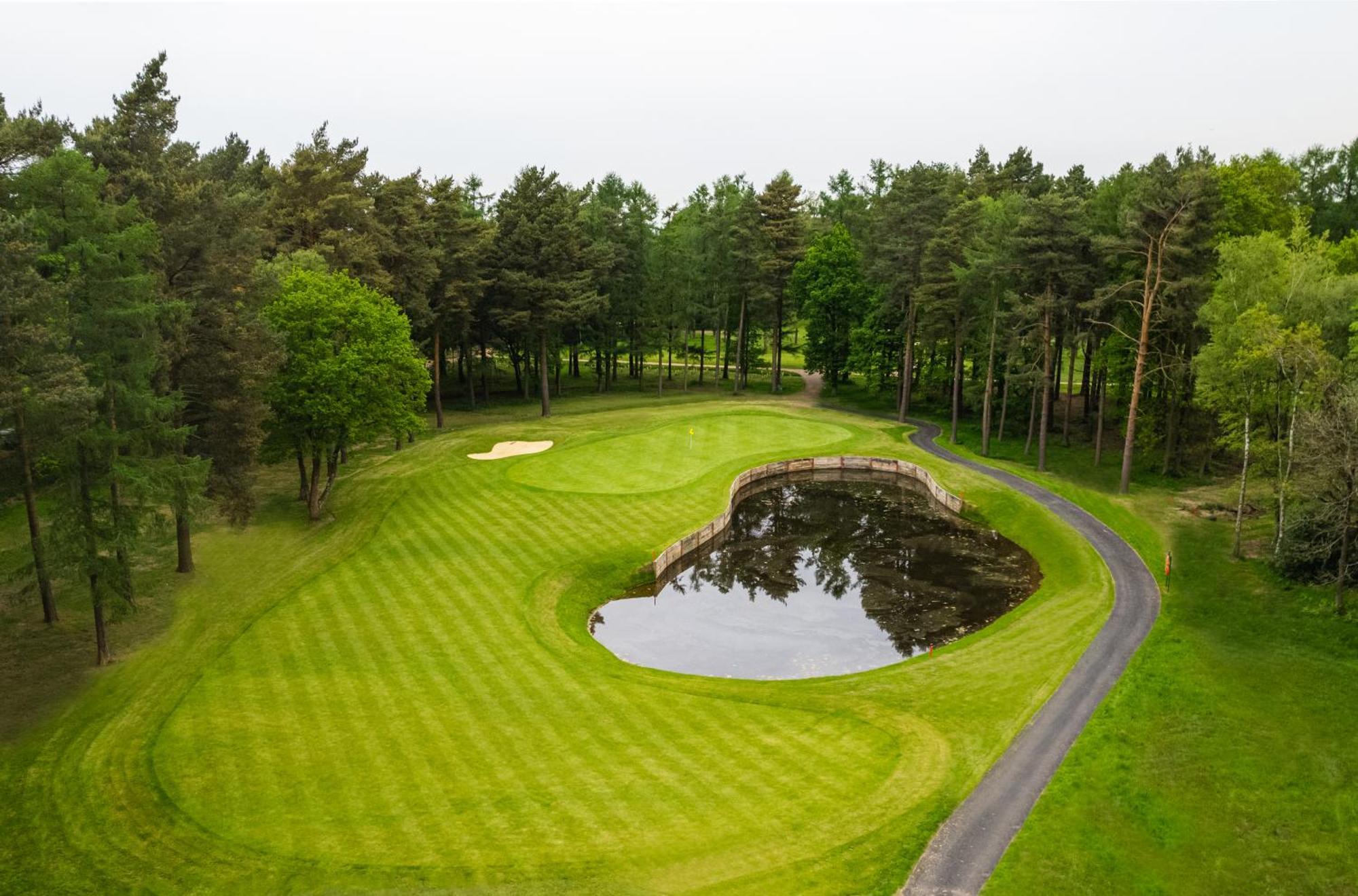 Foxhills Hotel Ottershaw Eksteriør billede